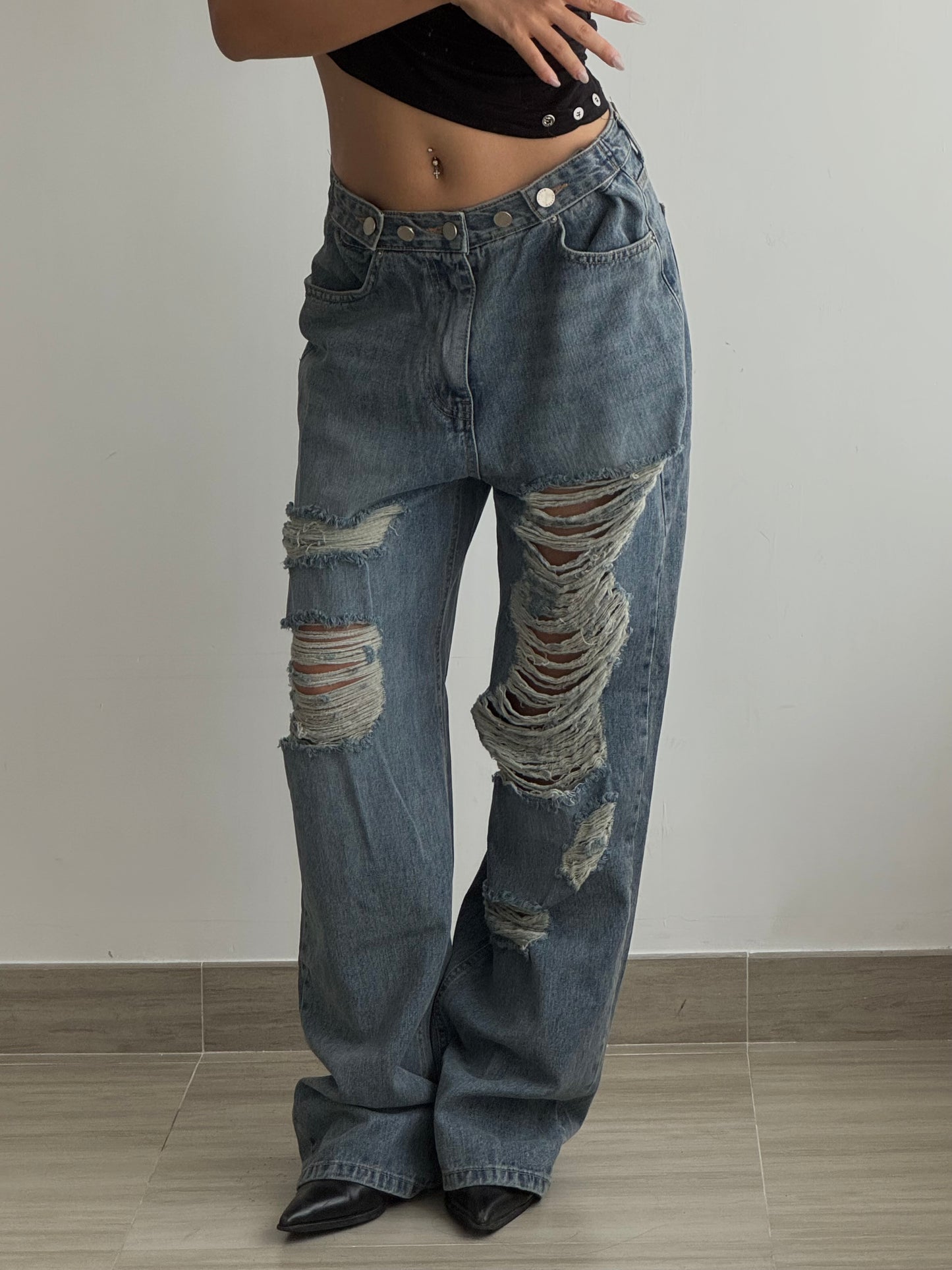 《 NEW! 》Fame Ripped Jeans