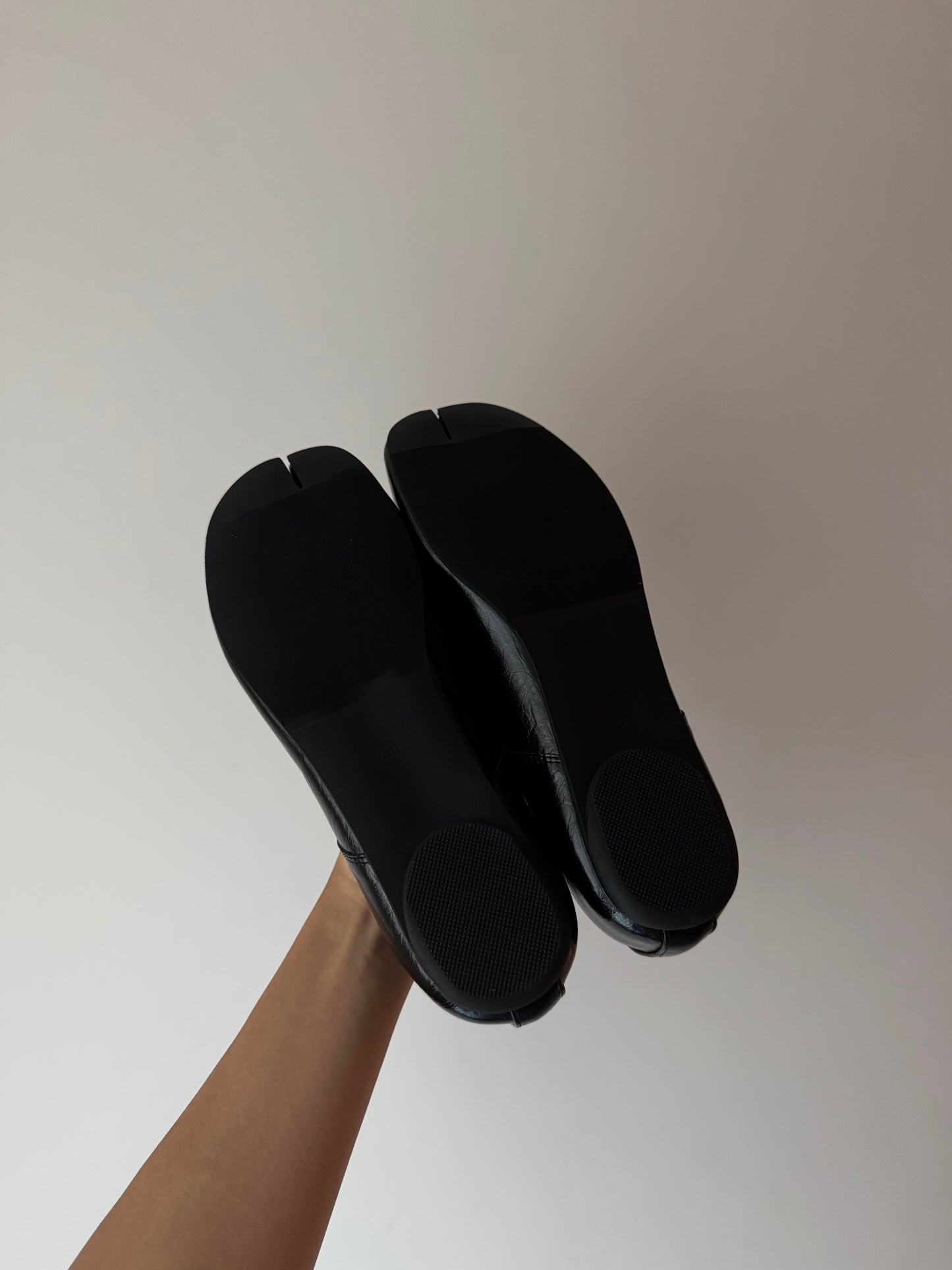 《 NEW! 》Tabi Flats