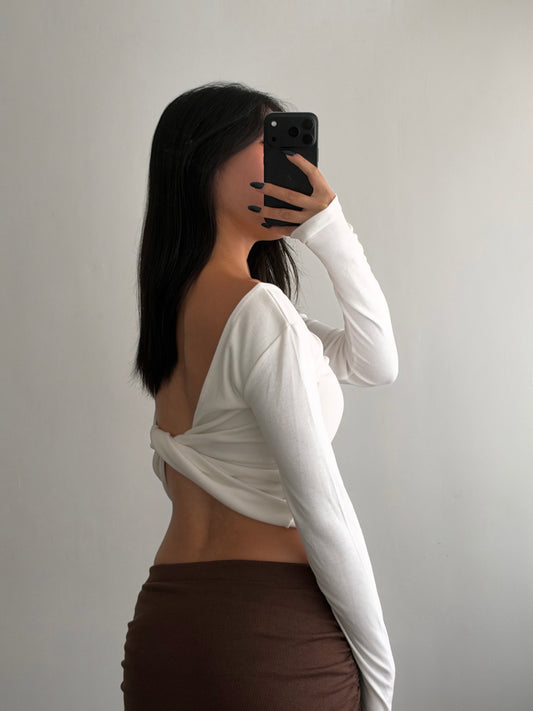《 NEW! 》Knot Back Long Sleeve